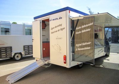 Kühlthekenmobil mit Kühlbevorratung