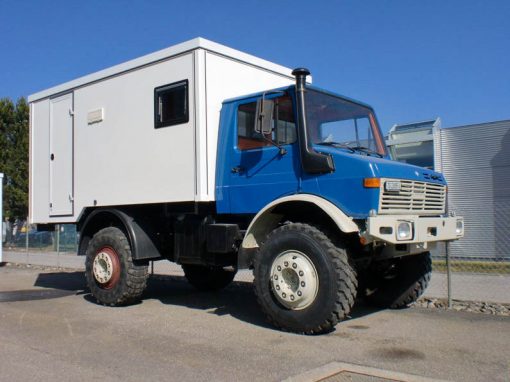 Campingkoffer auf MB Unimog