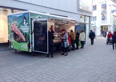 Kühlthekenanhänger mit Panoramakühlvitrine